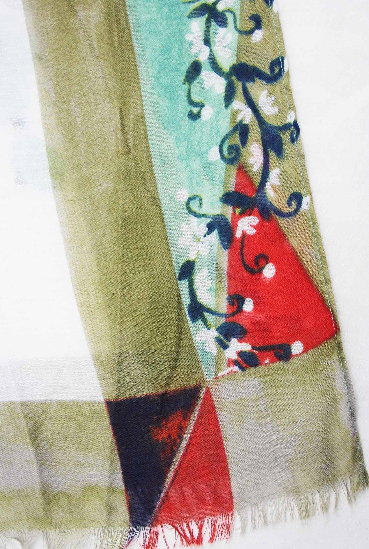 SF1995-041 Soft Printed Scarf with Bright Florals